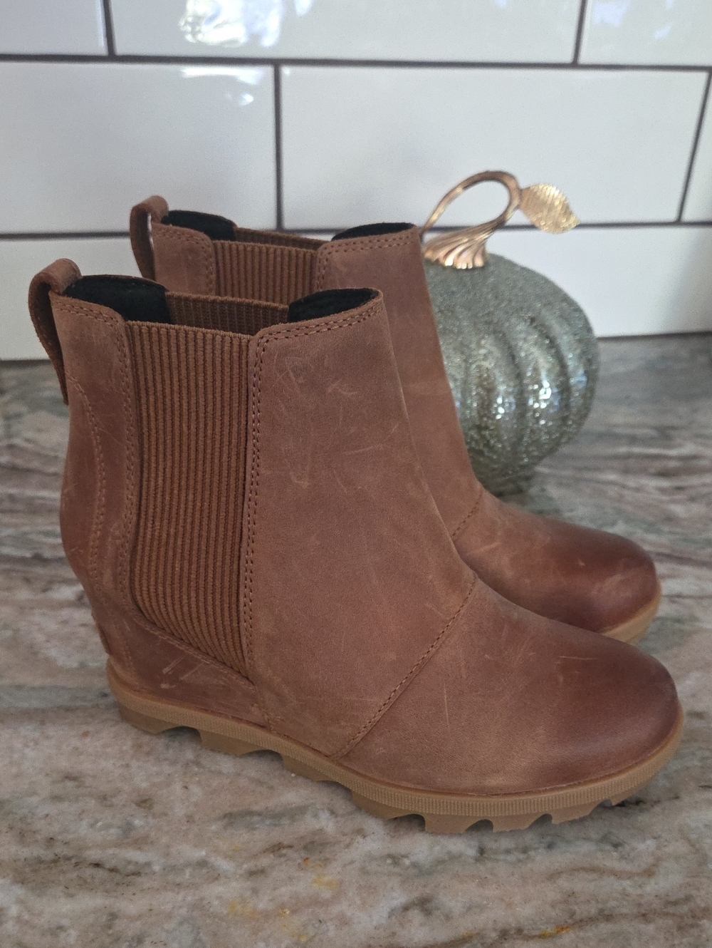 JOAN RHAPSODY CHELSEA WEDGE 6.5